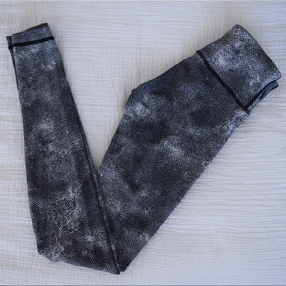 lululemon athletica Pants - Lululemon black and white zig zag long leggings